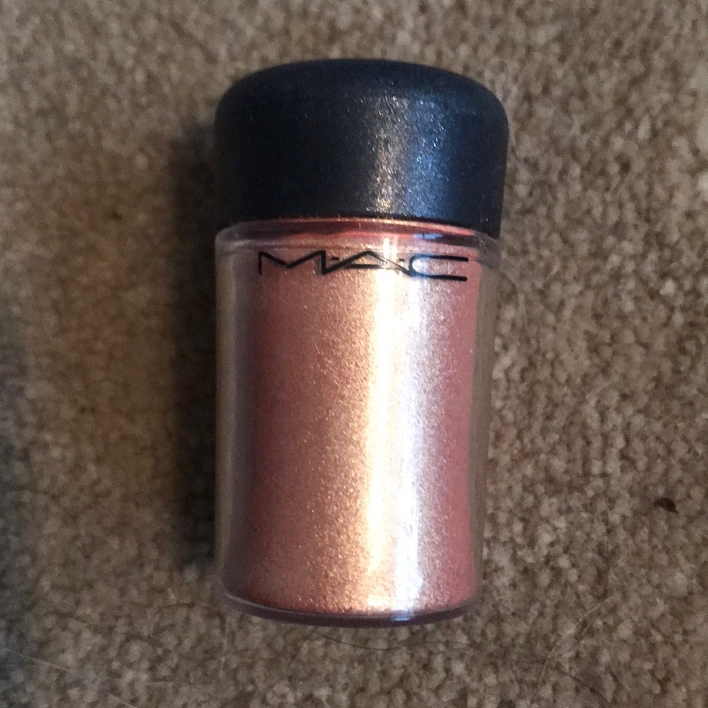 New Shimmery MAC pigment